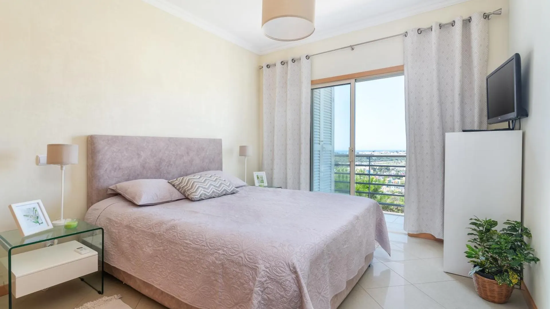 Bnb Homes Ocean View Apartment With Comfortable Terrace, 2 Swimming Pools & Tennis Court Albufeira