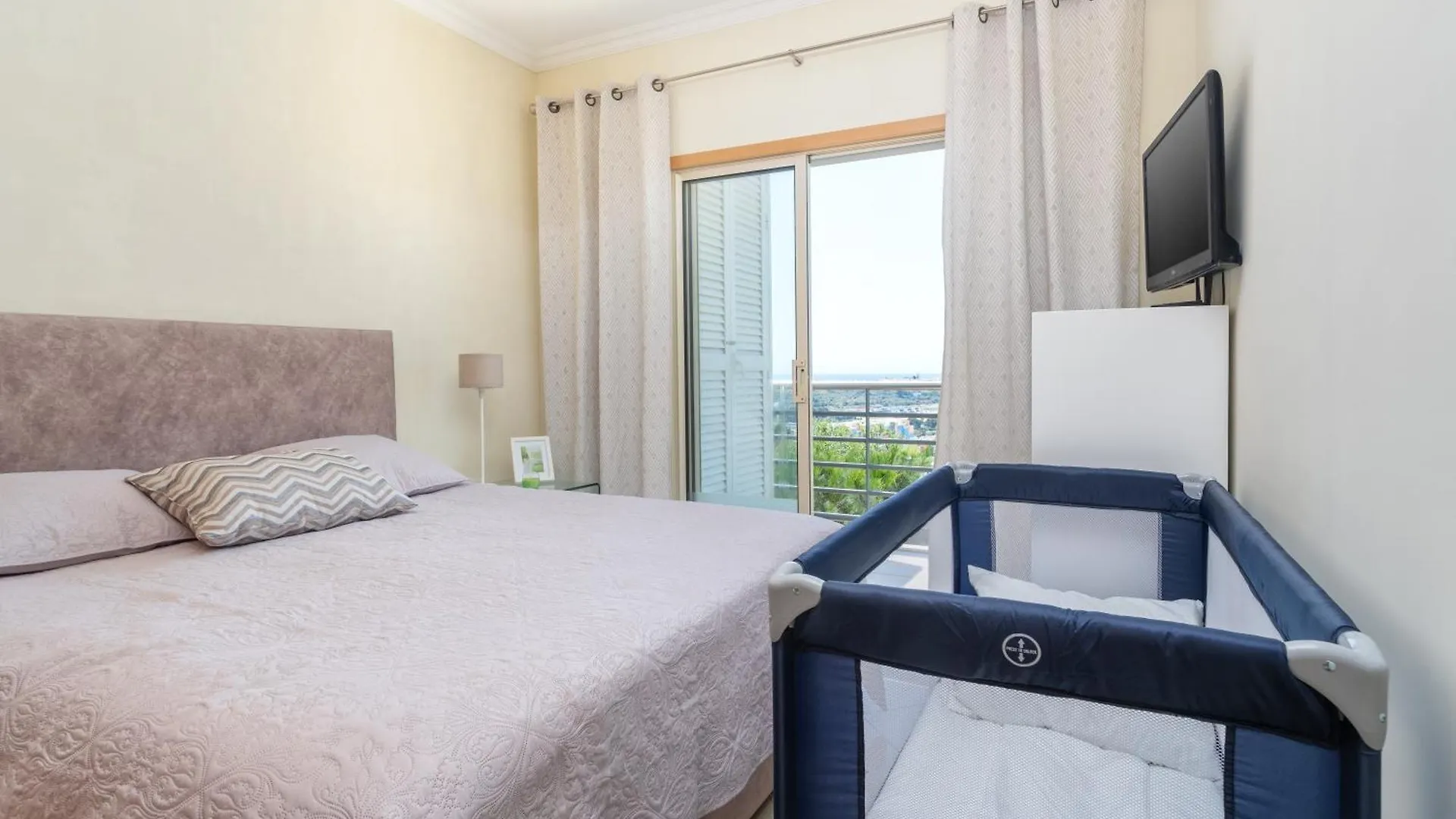 Bnb Homes Ocean View Apartment With Comfortable Terrace, 2 Swimming Pools & Tennis Court Albufeira