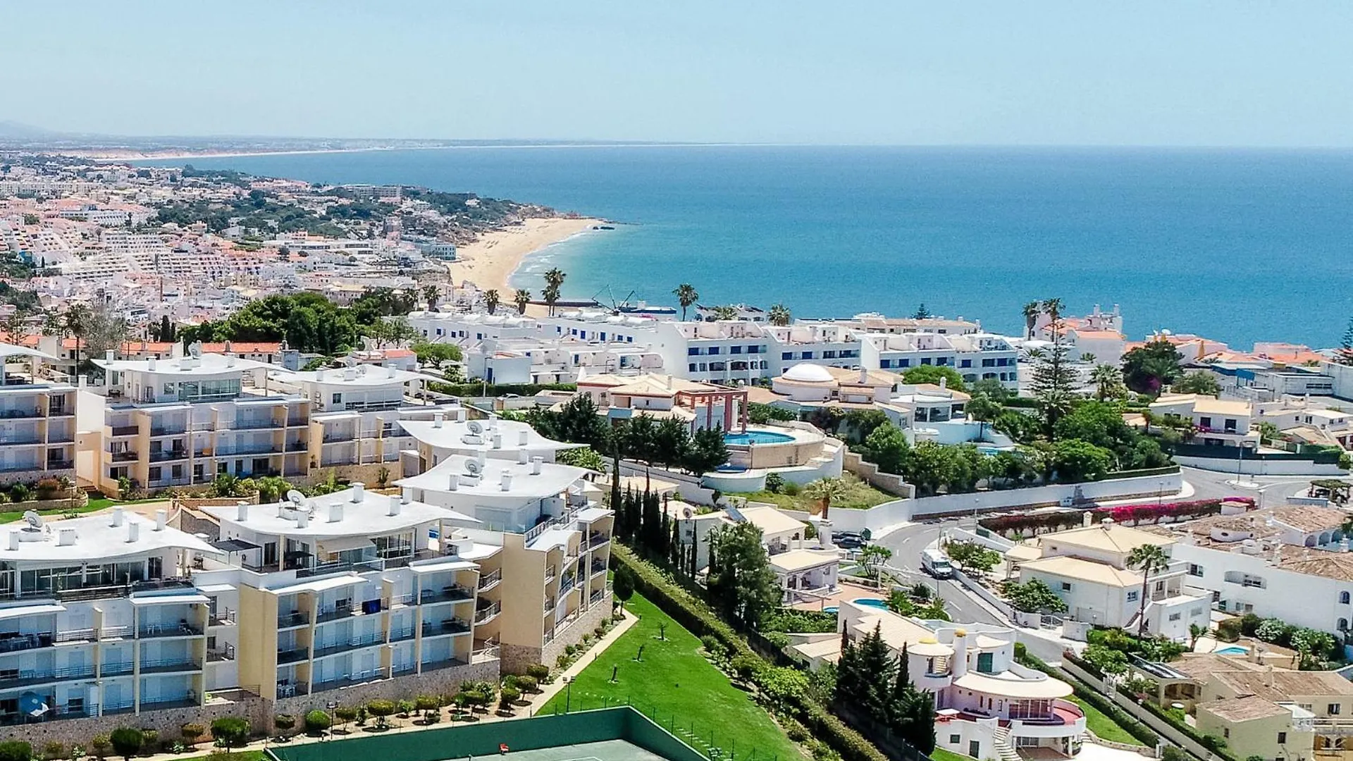 Bnb Homes Ocean View Apartment With Comfortable Terrace, 2 Swimming Pools & Tennis Court Albufeira